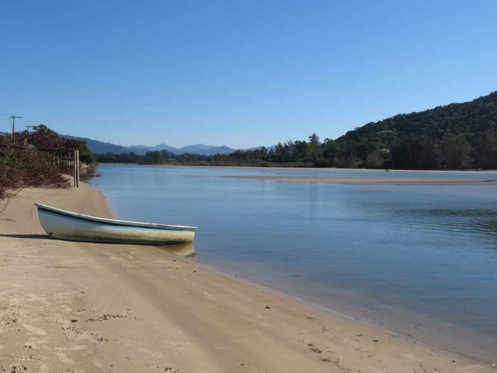 Apartamentos para 02 ou 04 pessoas, na Barra de Ibiraquera á 400mts do Mar!