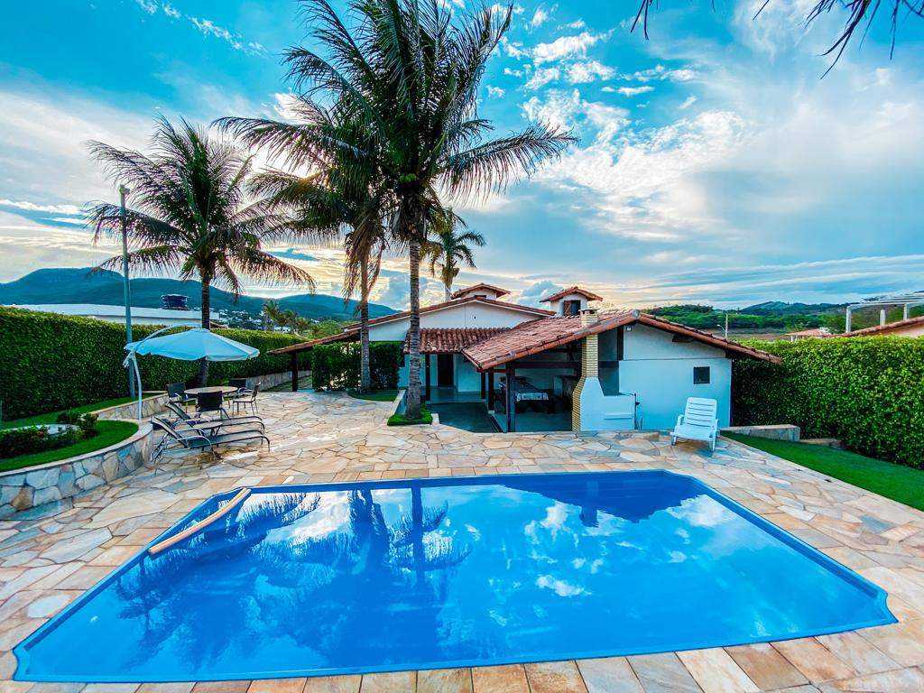 Casa espaçosa com vista privilegiada, em frente o Lago de Furnas e Escarpas do Lago