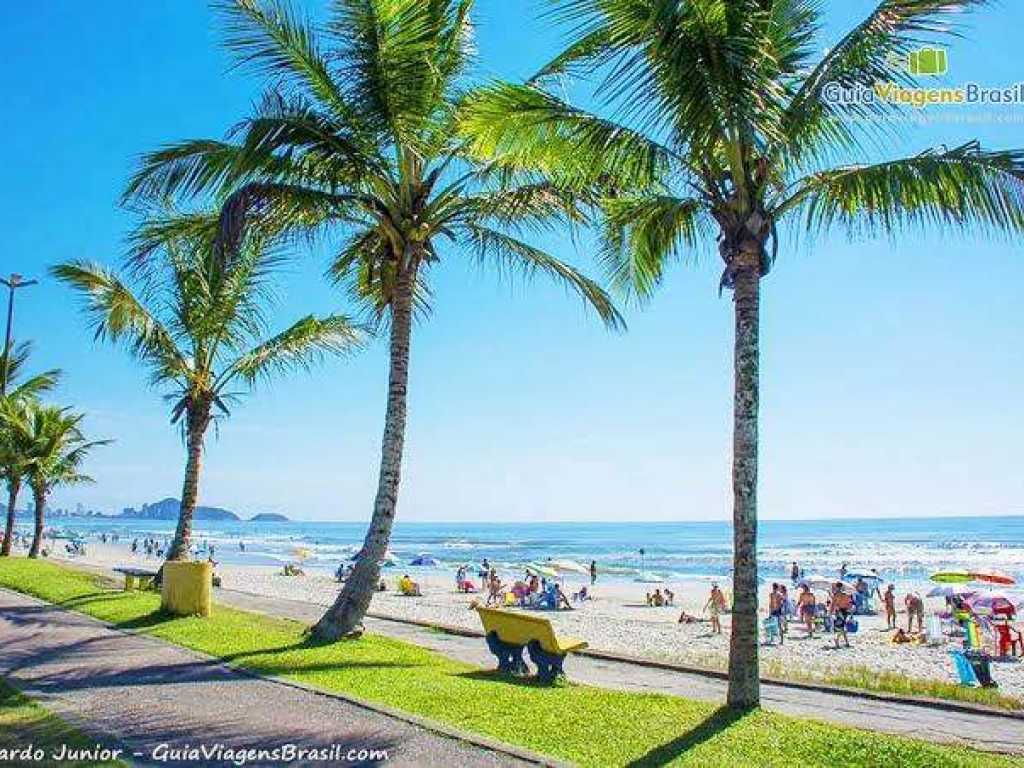 Apartamento 3 quartos, prédio de frente para o mar, ap. parte posterior do prédio.