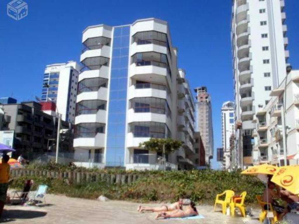 Apartamento 3 quartos com ar frente para a praia - Meia Praia