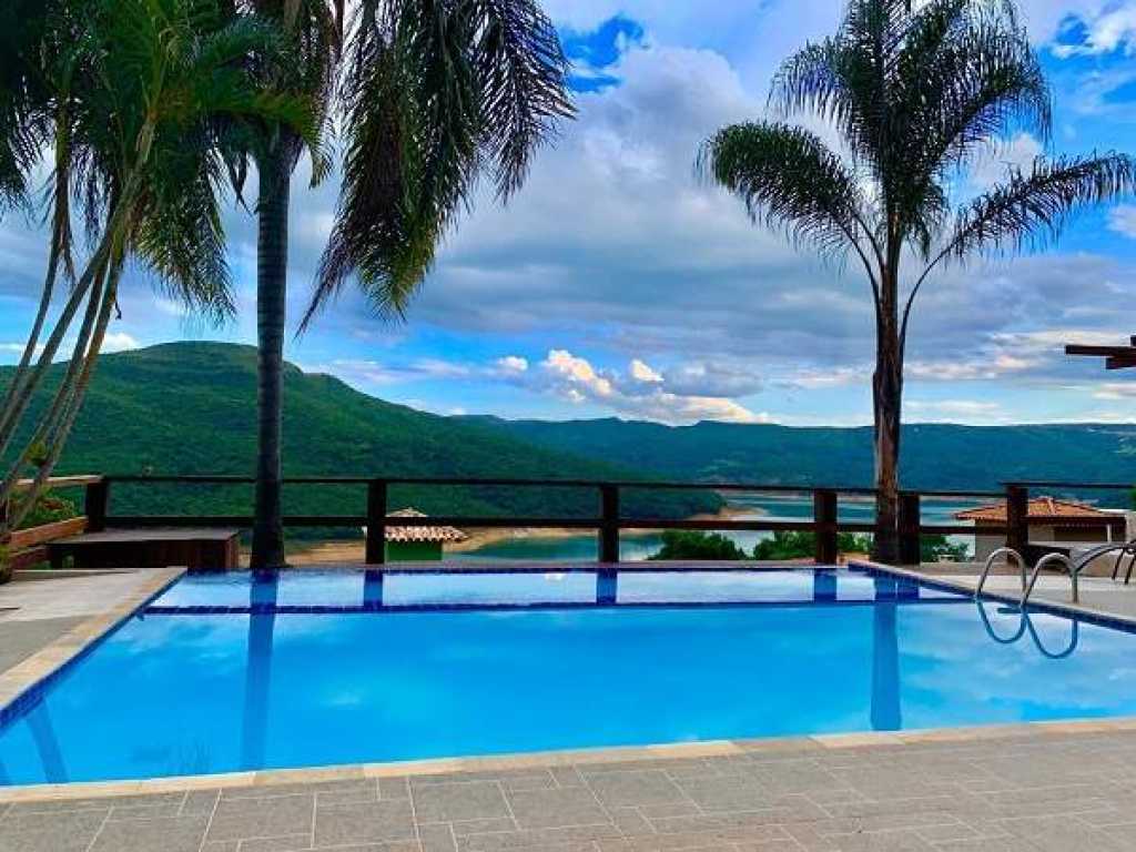 House with unparalleled views of Lake Furnas in Capitólio-MG