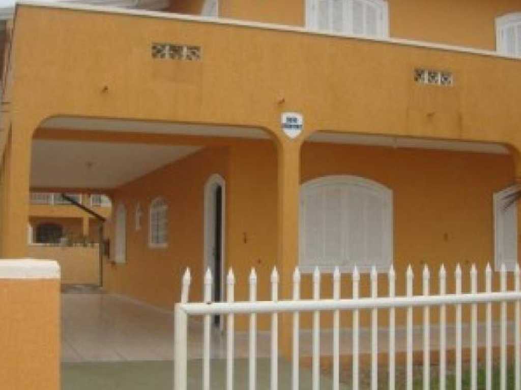 Apartamento em Barra do Saí