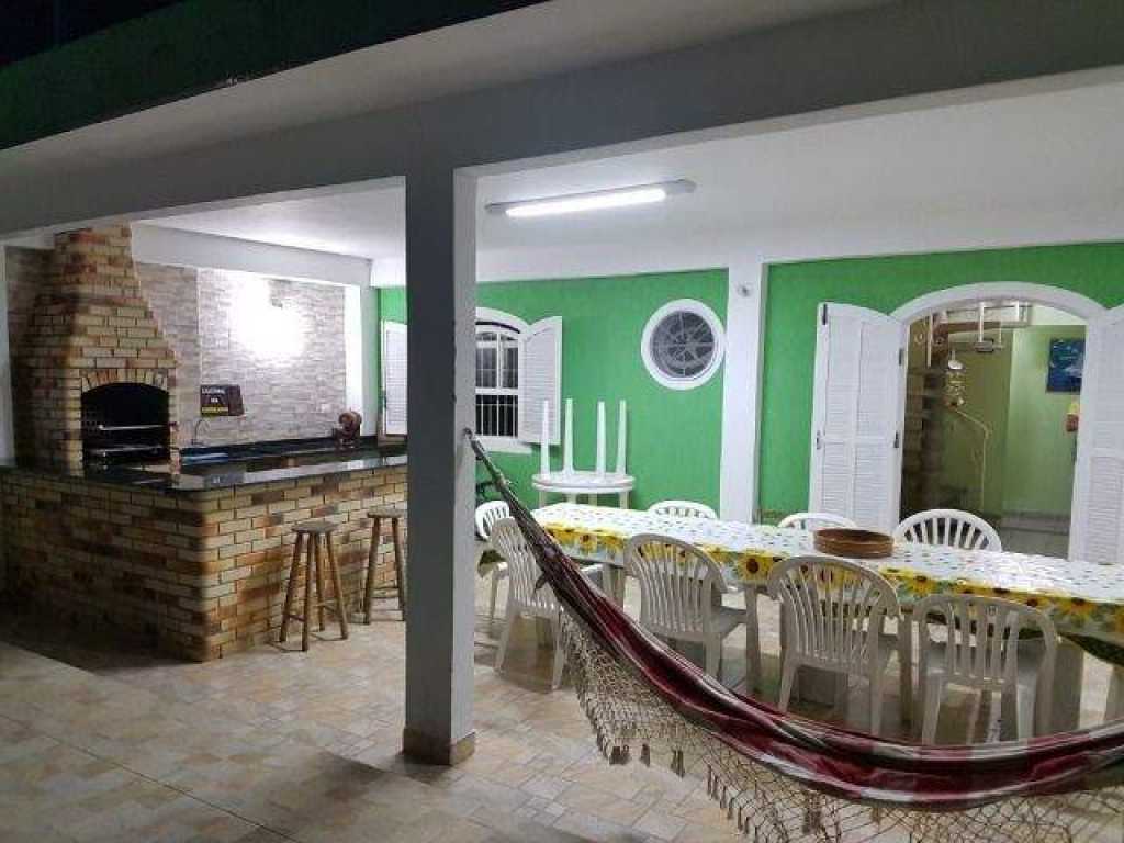 Casa com piscina em Peruíbe-SP