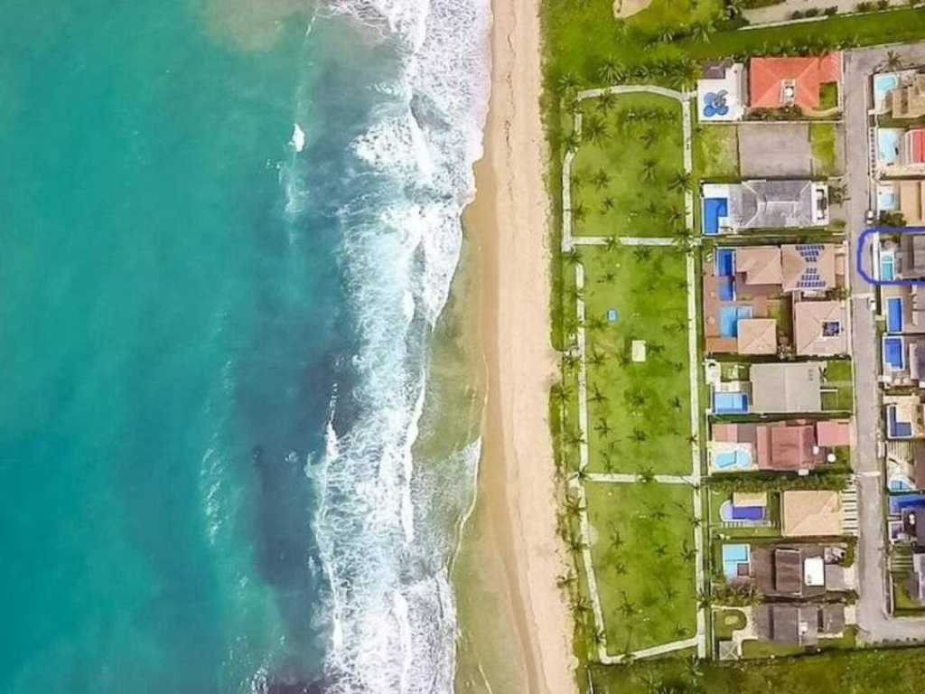 Casa com piscina a beira mar de ALTO PADRÃO