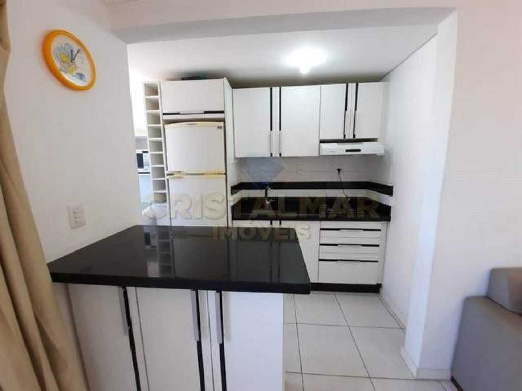 Ref. 035C Apto com 2 dorm com ar, sala de estar com ar, 200m da praia de Bombas