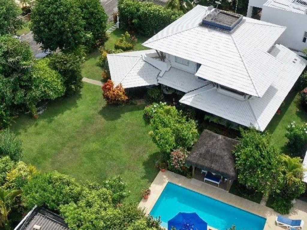 Aluguel de Casa de Luxo na Praia Guarajuba - Camaçari