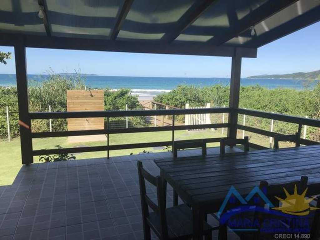 Casa beira-mar na Praia de Mariscal - Bombinhas - M078