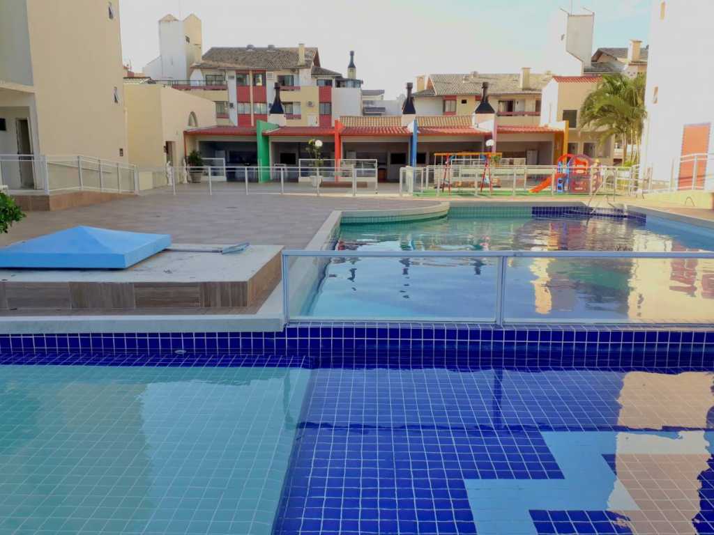 APARTAMENTO PARA 05 PESSOAS, 50MT DA PRAIA COM PISCINAS EXTERNAS/INTERNAS AQUECIDAS ADULTO E INFANTIL.