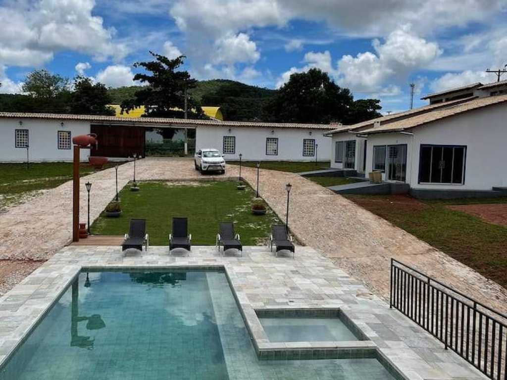 Casa Aconchegante com Piscina e Quadra de Areia