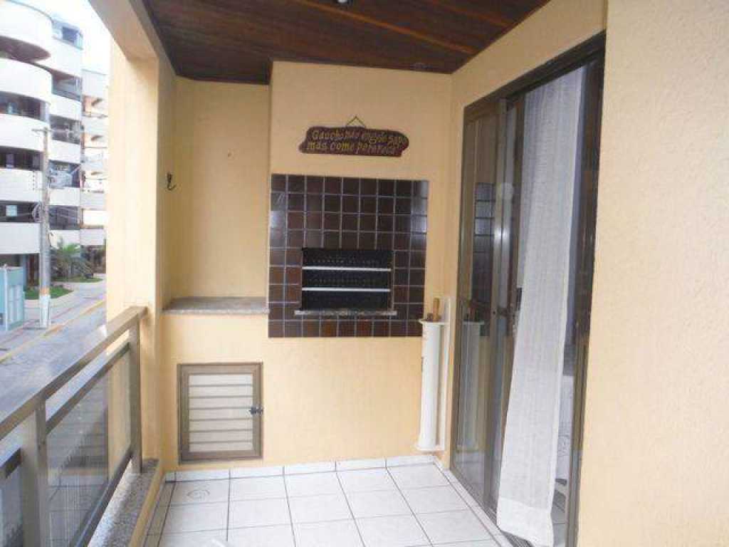 Apartamento de 2 quartos com ar na quadra do mar - Meia Praia