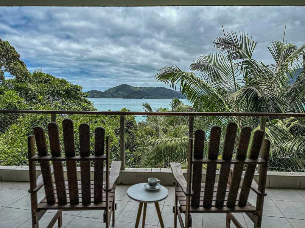 Casa Com Vista e Beira-Mar em Enseada Ubatuba para 12 pesssoas