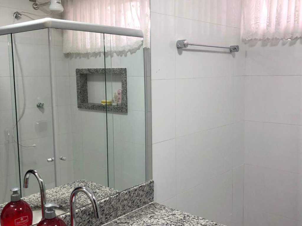 Lindo apartamento 4 quadras da praia, com ar condicionado