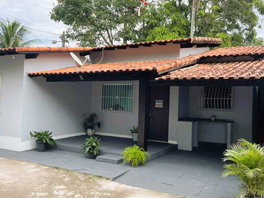 Casa confortável à 650m da praia de Itaúna