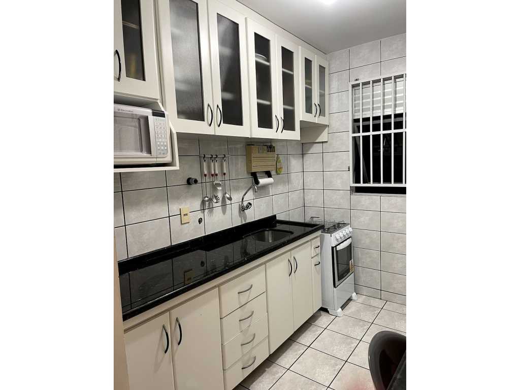 Apartamento a 1 quadra da praia da Barra da Lagoa