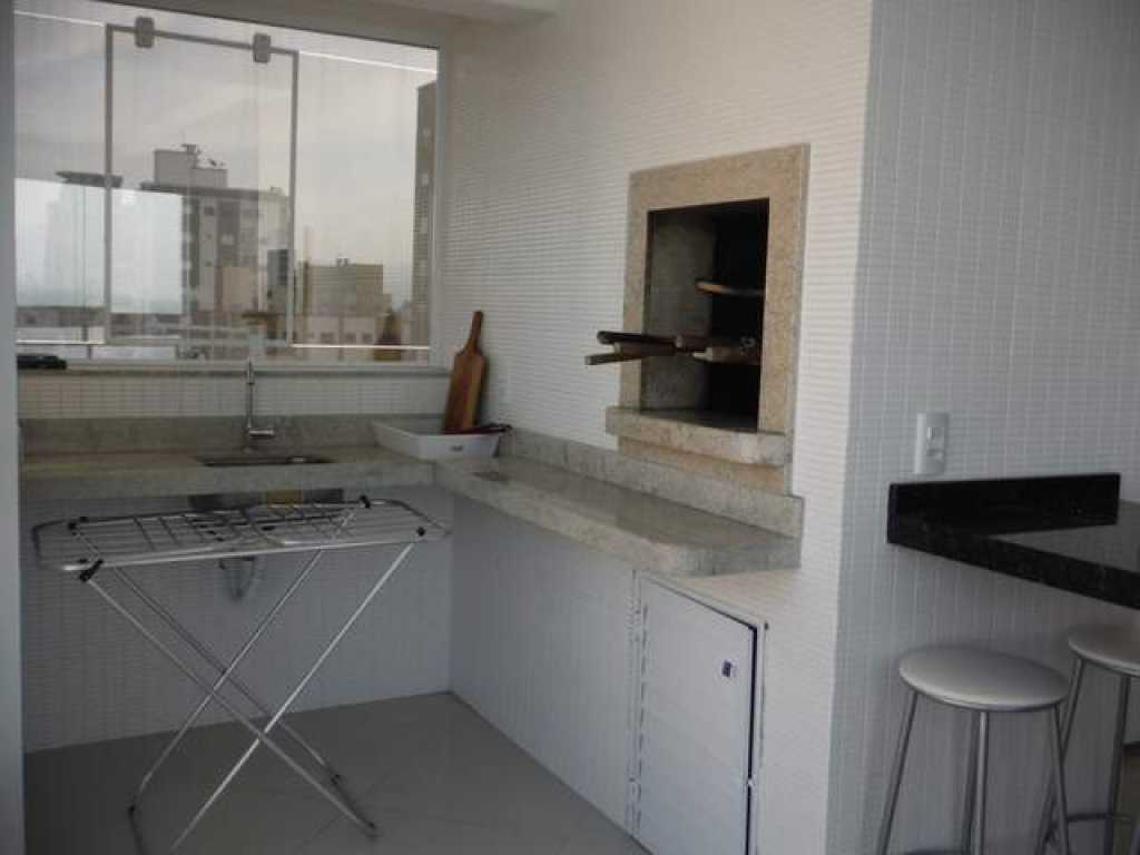 Apartamento na quadra do mar 3 suites com ar ao shop. Russi - Meia Praia