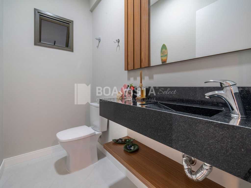 Apartamento com duas suítes no centro de Bombinhas