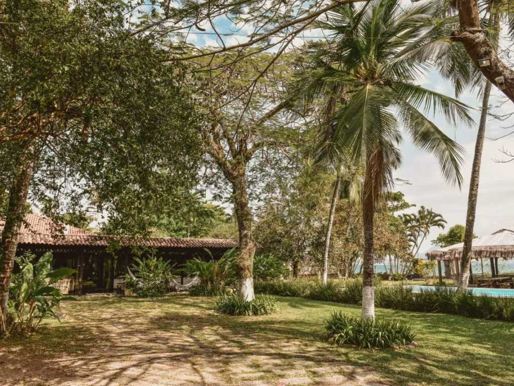 LINDA CASA PÉ NA AREIA EM ILHABELA