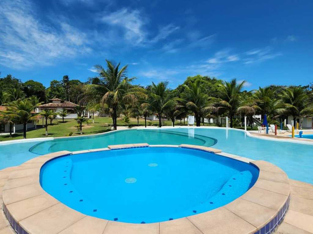 4 Quartos(3 suites), piscinas, churrasqueira, ampla área de lazer