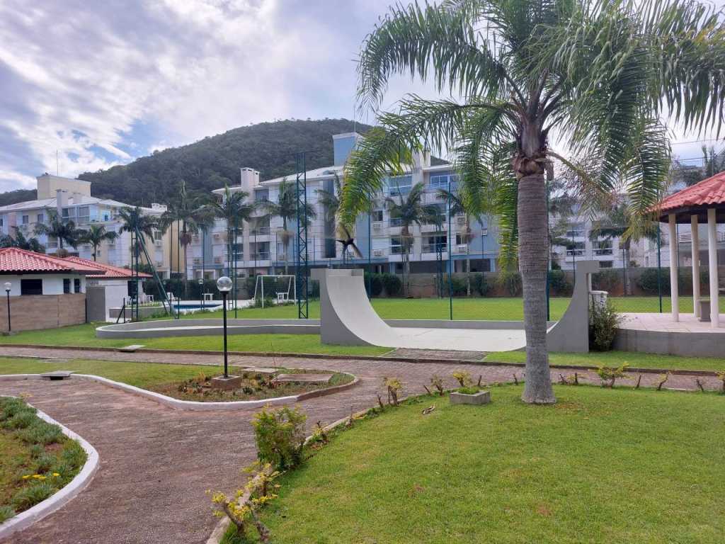 EXCELENTE APARTAMENTO COM PISCINA CONDOMINIO FRENTE O MAR NOS INGLESES