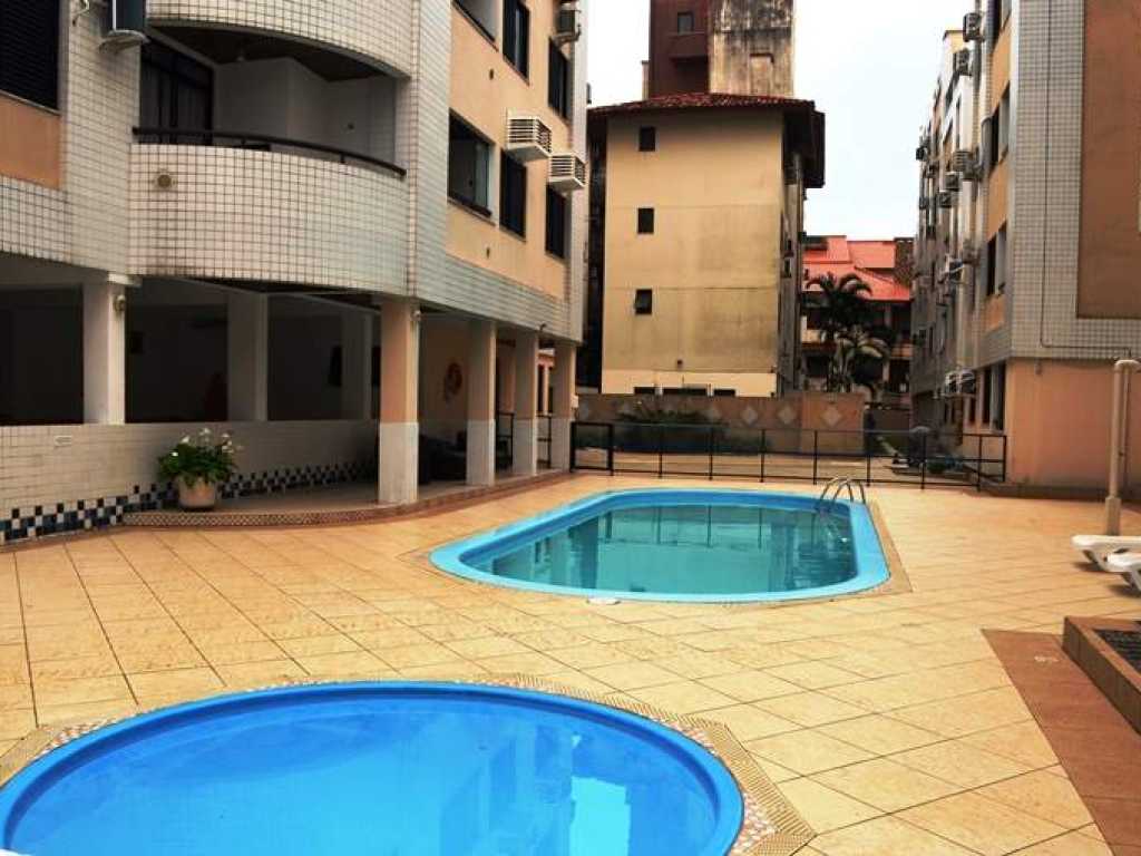 APARTAMENTO A 50 METROS DA PRAIA EM INGLESES CENTRO!