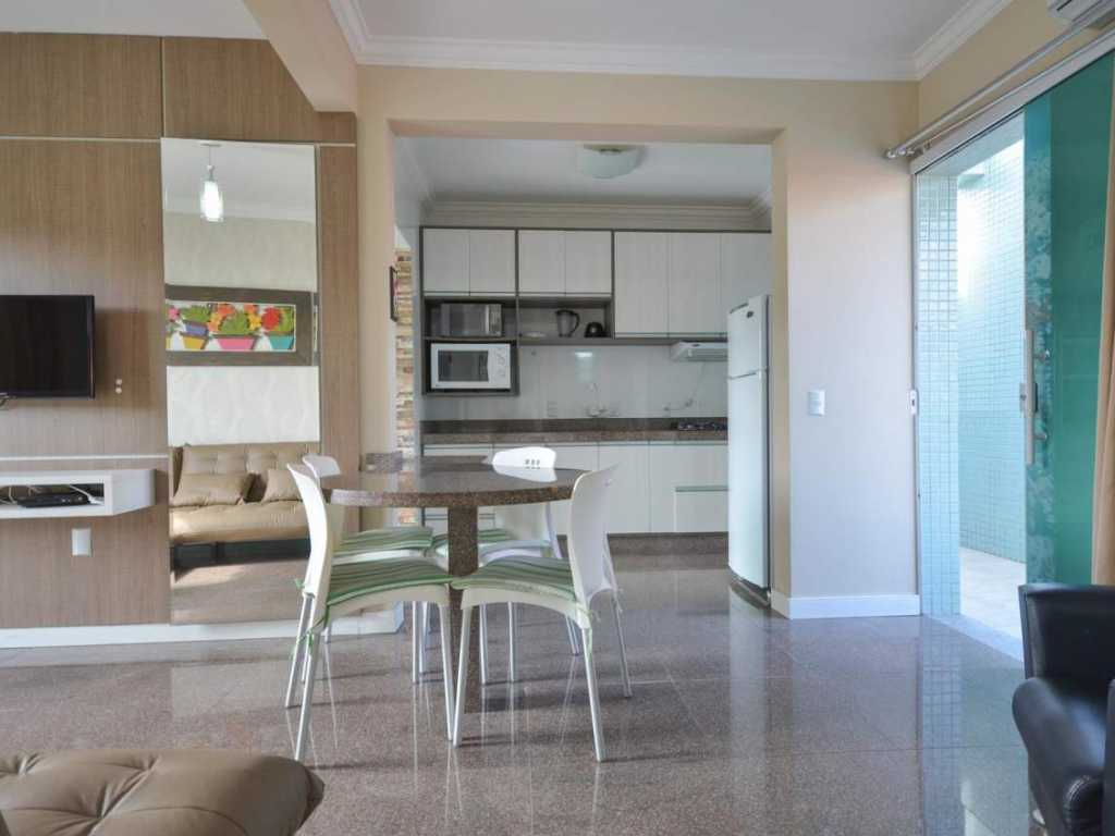 LINDO APARTAMENTO DE FRENTE PARA O MAR Código 100