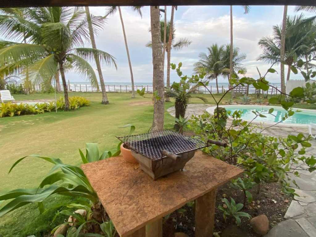 CASA COM PISCINA E PÉ NA AREIA EM ILHÉUS-BA