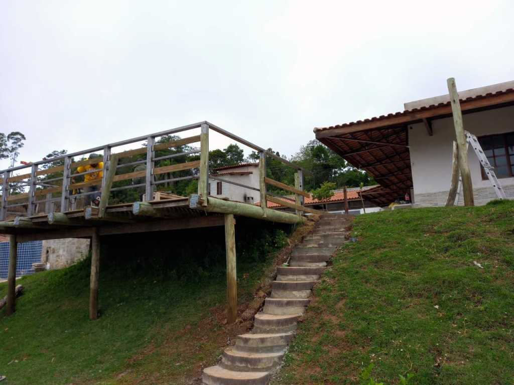 Casa de Campo com piscina, churrasqueira e campo de futebol