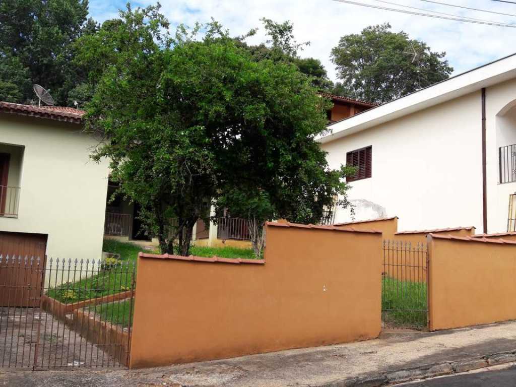 Casa no centro da cidade de Socorro.