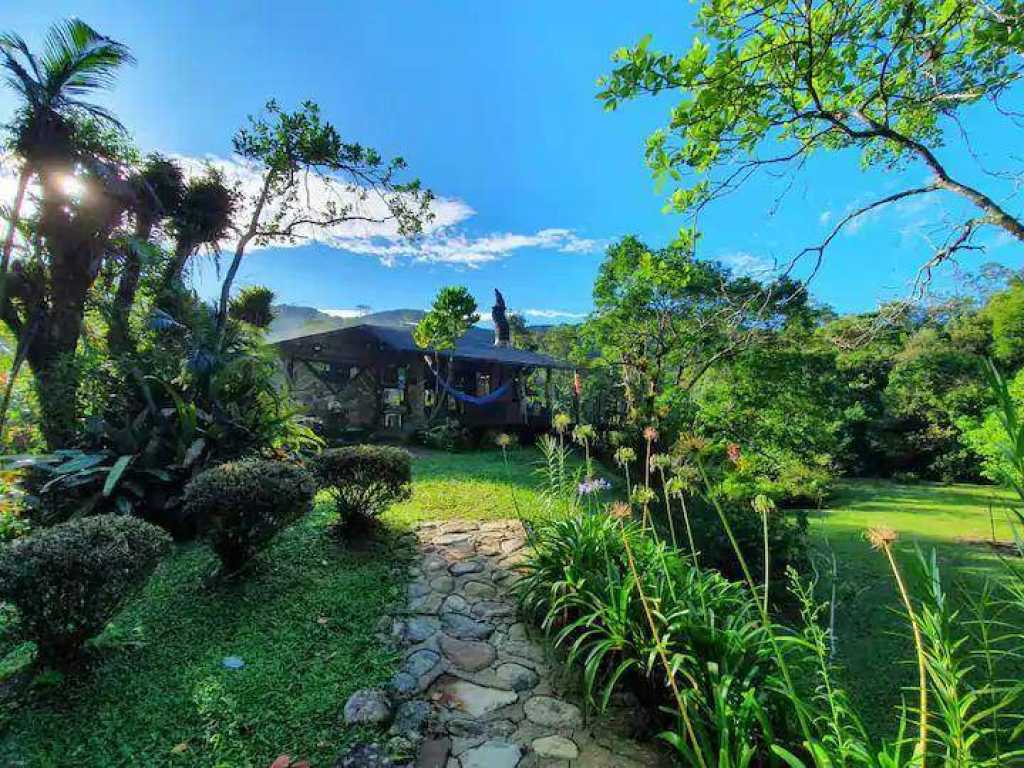 Sitio Terabitia - Casa no Sertão do Rio Bonito piscina sauna e rio passa em frente a propriedade.