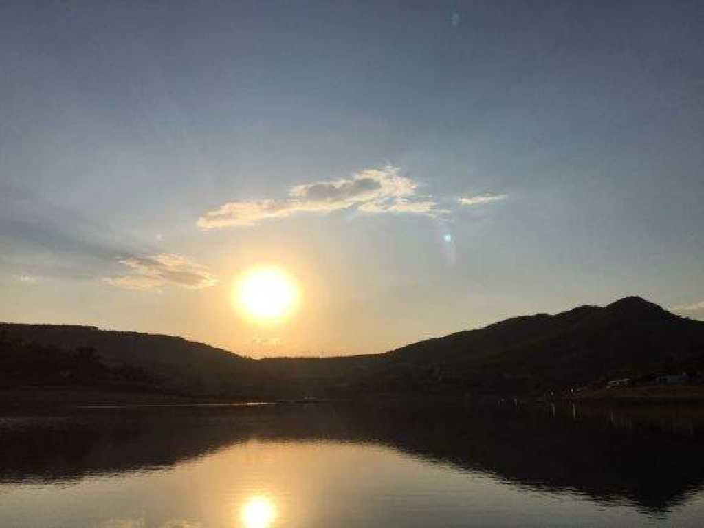 Passeio de Lancha e Pesca Esportiva Val Tucunas no Lago de Furnas em Capitólio