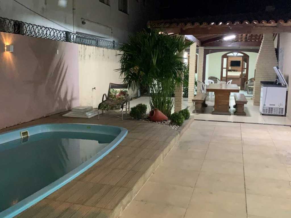 Casa com piscina em Prado Bahia