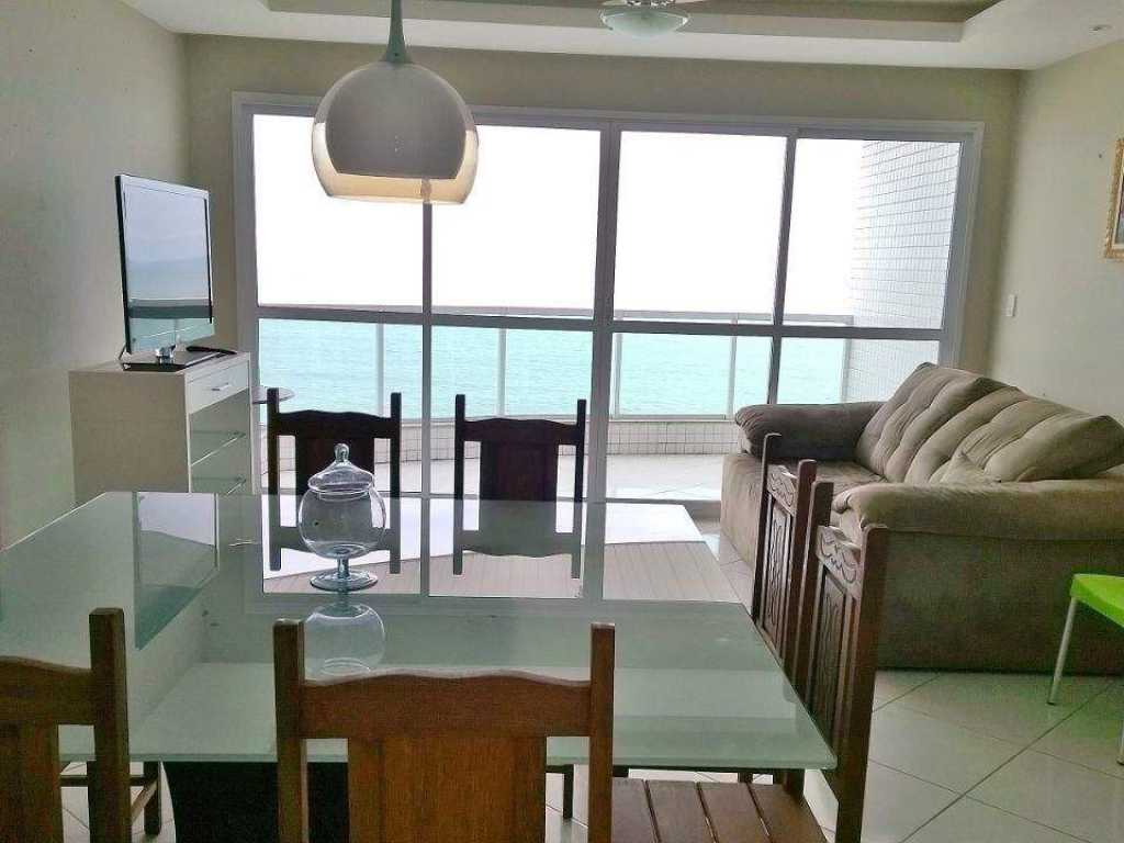 Apto frente al mar con 3 suites, aire acondicionado y 2 garajes.