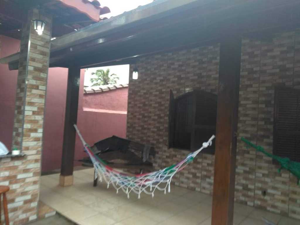 Linda Casa com PISCINA a 300  metros da praia das Toninhas Ubatuba