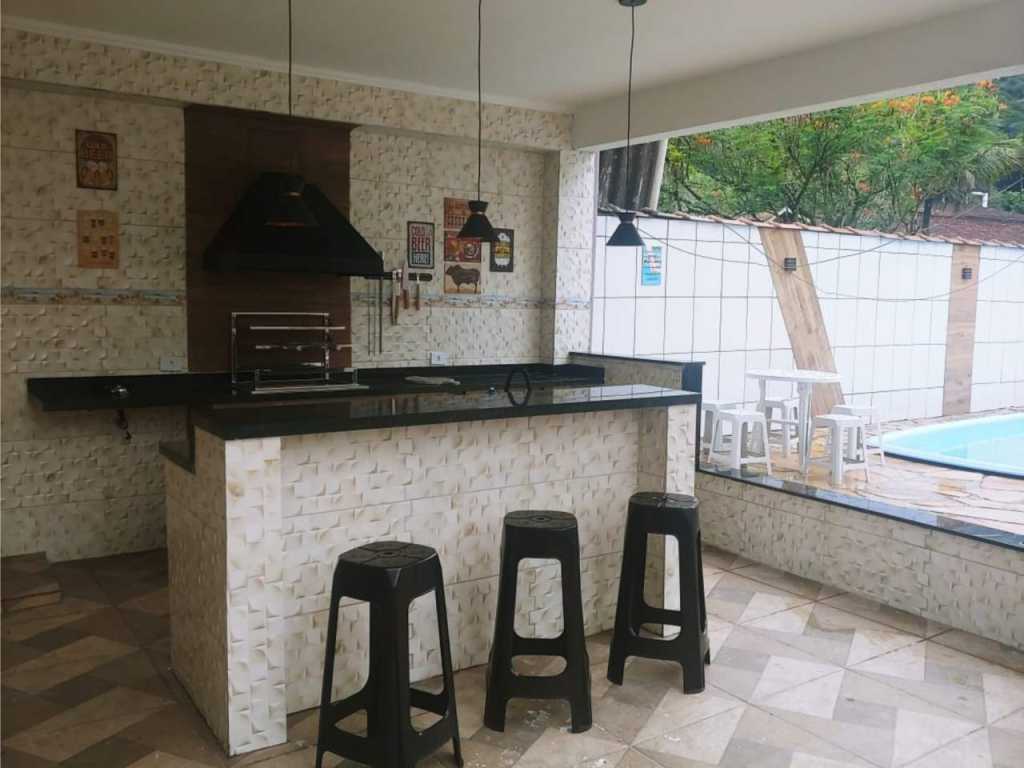 CONFORTÁVEL CASA 4 DORM COM AR - WI FI E  PISCINA PRAIA MARANDUBA