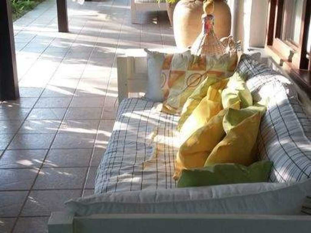 Casa confortável em Condomínio fechado/ Praia da Baleia