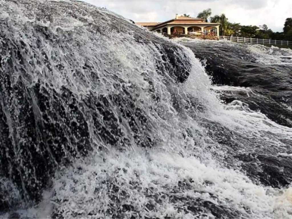 Lindissima Fazenda para seu pacote de Reveillon, para 20 pessoas Em caldas MG