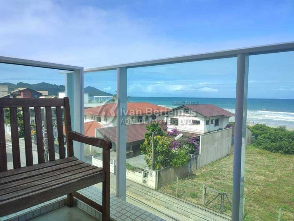 LINDA COBERTURA DUPLEX, COM JACUZZI, LOCALIZADA NA AVENIDA DA PRAIA DO MARISCAL, À 20 METROS DO MAR.