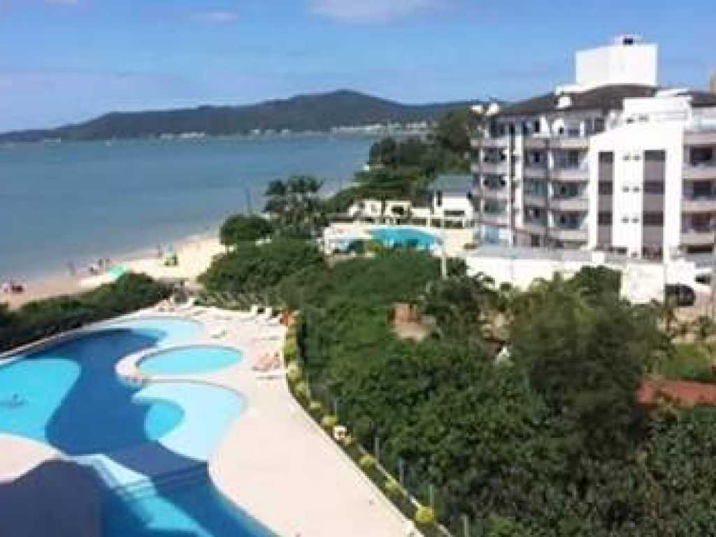 Cobertura com piscina, café da manhã, bar e restaurante!