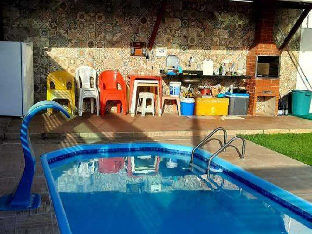 LINDA CASA DUPLEX COM PISCINA