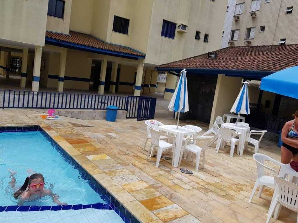 APTO A 100M DA PRAIA COM PISCINA NA ÁREA NOBRE DA PRAIA GRANDE .