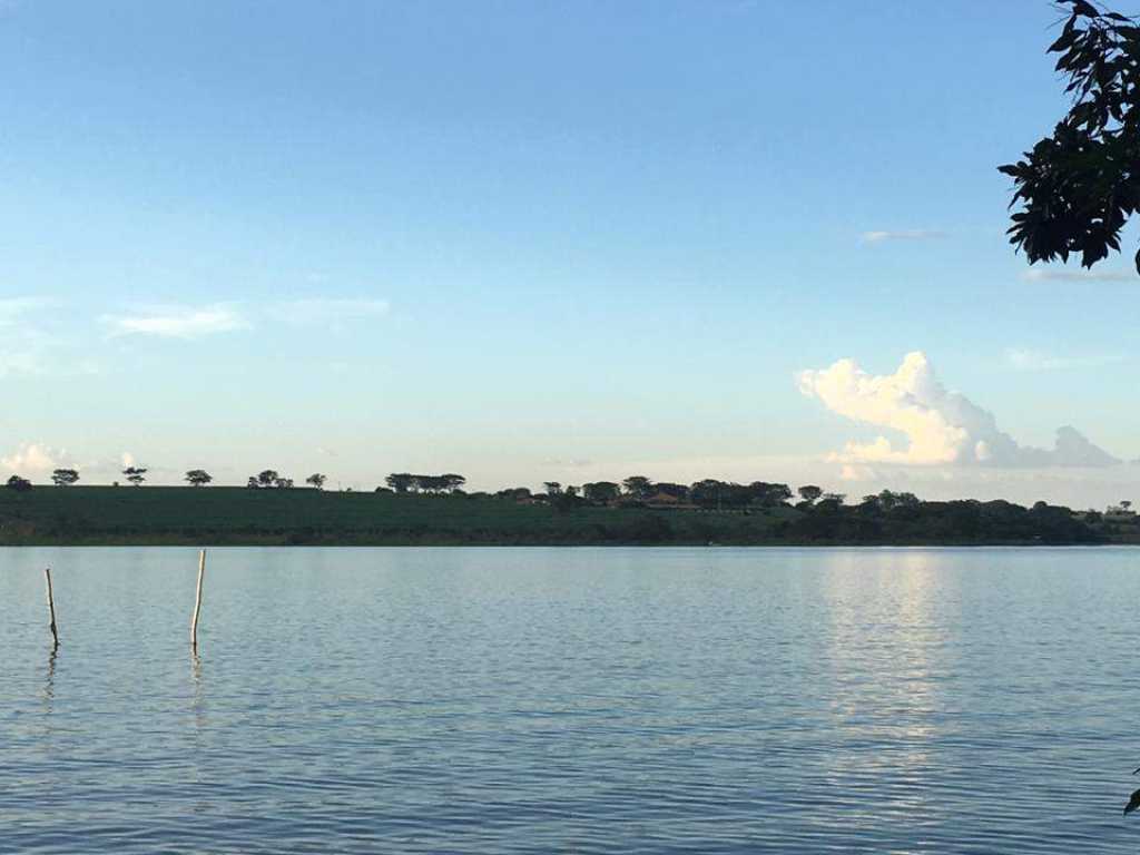 Rancho na beira do rio com piscina aquecida em Mendonça, Sales - SP