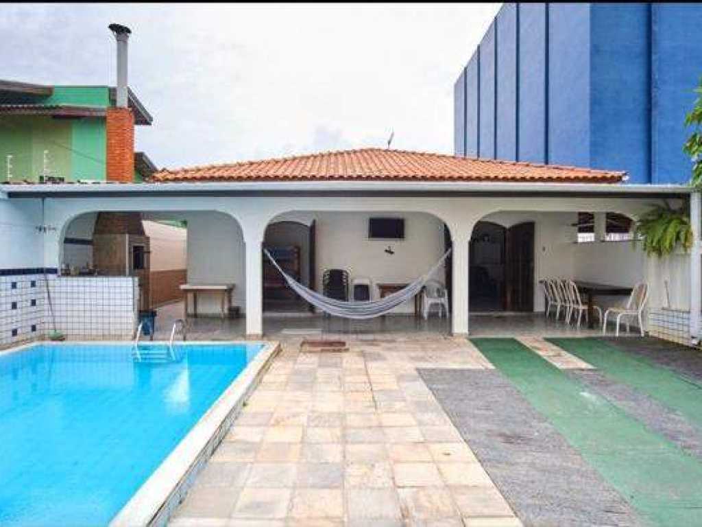 Casa a 100 metros do mar  ALUGA-SE TEMPORADA CARAGUATATUBA-SP.