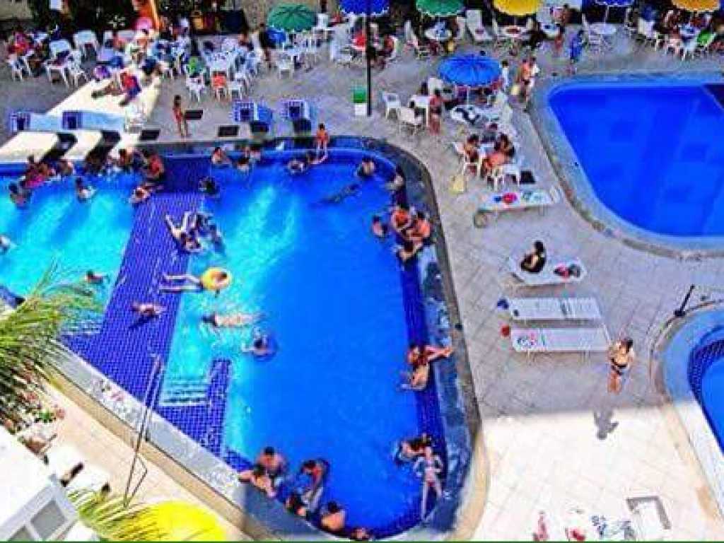 LOCO FOR SEASON SUITABLE FOR 2 QTOS FURNISHED WITH AQUATIC PARK IN COND. CLOSED. CALDAS NOVAS.