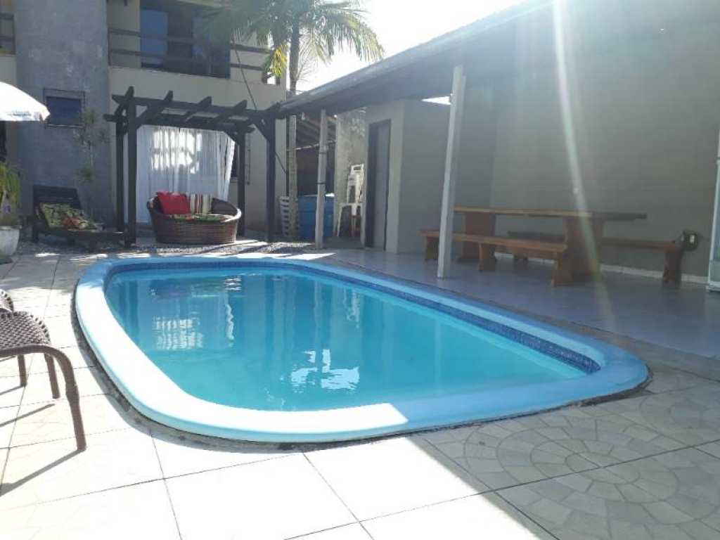 Linda casa no Estaleirinho com PISCINA!!!