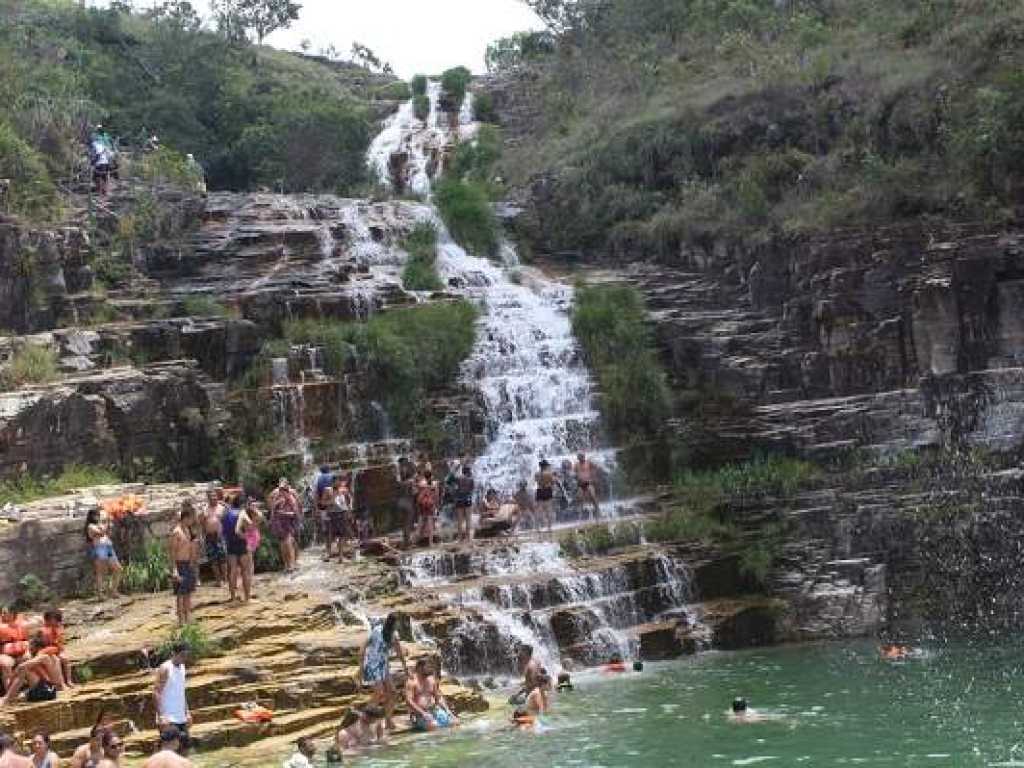 Mestre Gil Passeios Náuticos em Capitólio. Saída de Escarpas do Lago ou Turvo