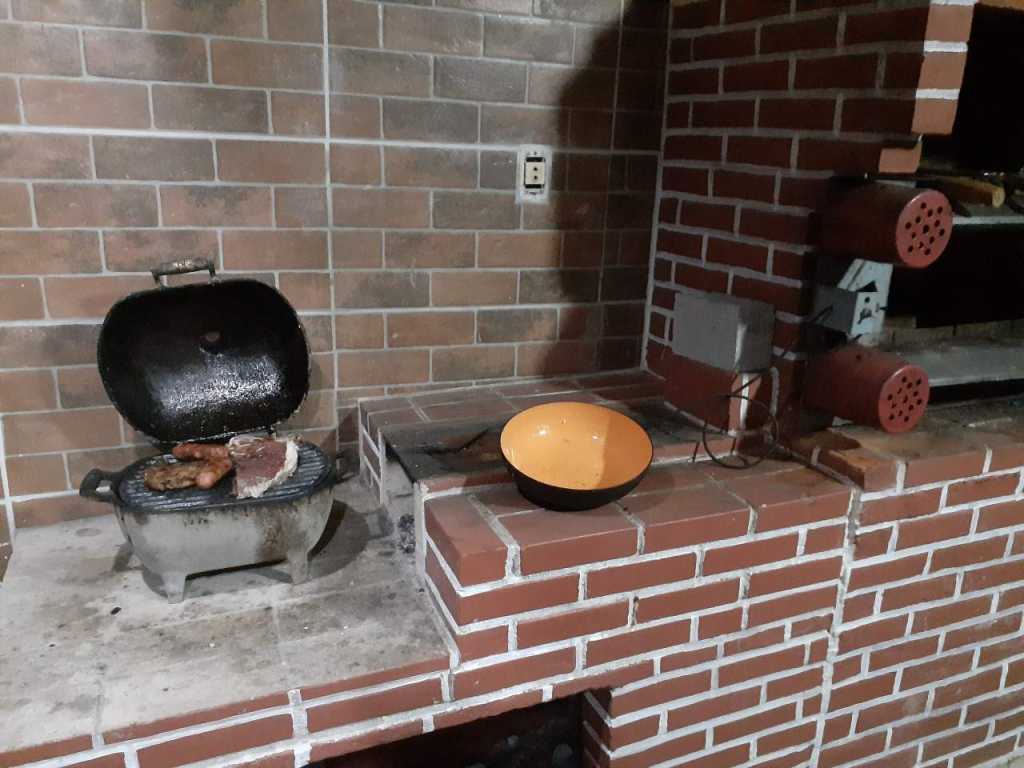 CASA MOBILIADA COM PISCINA EM MANGUINHOS SERRA ES