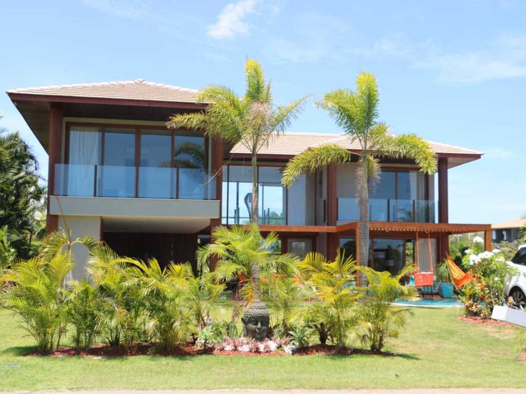 Casa Alto Padrão em Praia do Forte com 07 Suítes Condomínio Com Acesso ao MAR