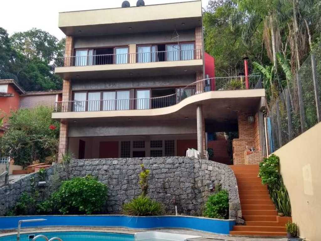 Linda casa de campo na serra