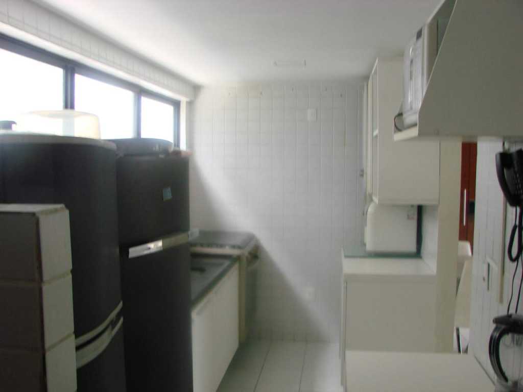 APARTAMENTO EM PRÉDIO BEIRA MAR