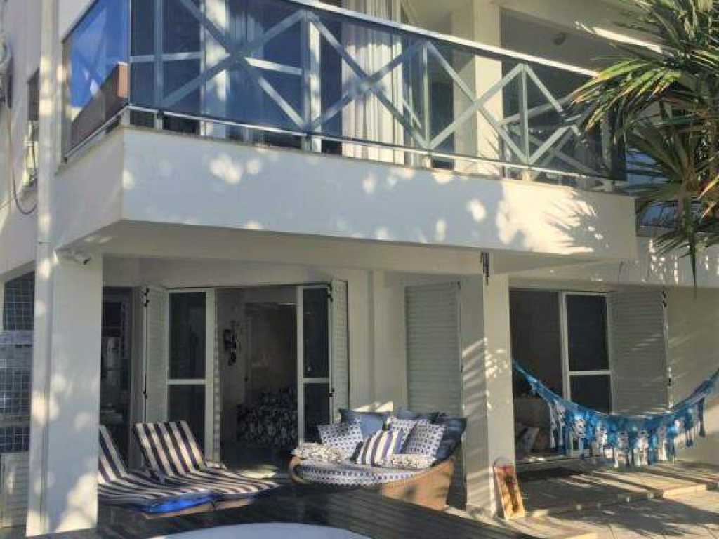 LINDA CASA BEIRA MAR NA PRAIA DE PEREQUÊ EM PORTO BELO COM OFURÔ PARA 08 PESSOAS